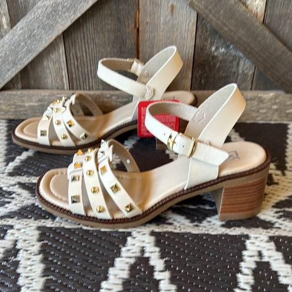 Dorking By Fluchos | Circus Stud Block Heels - Picture 4 of 9